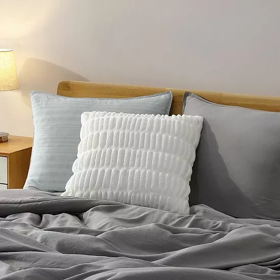 Koolaburra By UGG Batya Faux Fur Throw Pillow 2 Koolaburra By UGG Batya Faux Fur Throw Pillow - Image 2