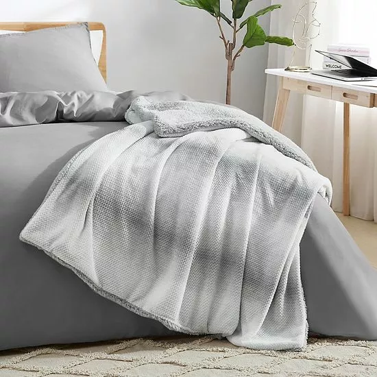 Koolaburra By UGG Dezi Throw Kb White Solid 2 Koolaburra By UGG Dezi Throw Kb White Solid - Image 2