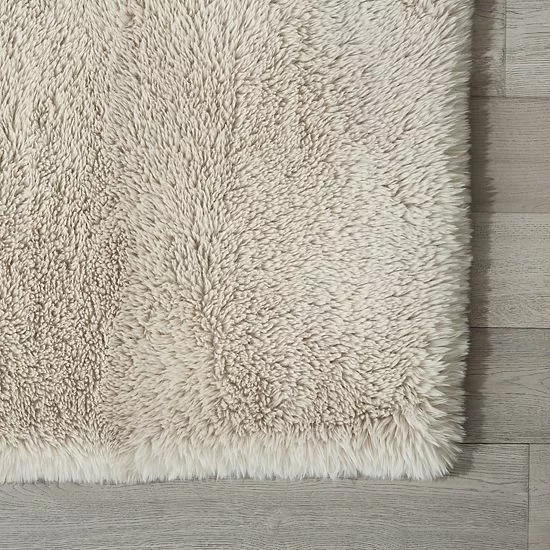 Koolaburra By UGG Astra Faux Fur Bath Rug Kb White 4 Koolaburra By UGG Astra Faux Fur Bath Rug Kb White - Image 4